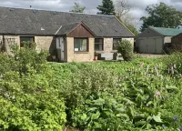 Charming Stone Parlour Cottage set in an area of outstanding beauty. Hotels in Biggar