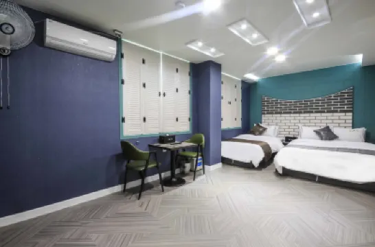 Gunsan Win Hotels near Gyeongamdong Railroad Town