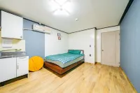 Eulwang-ri Long Beach House Pension (3 Minutes of Beach) - Penginapan