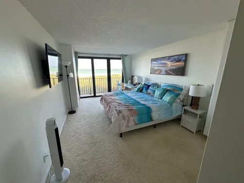 OCEAN VIEWS! OCEAN VIEWS!- BREATHTAKING DIRECT BEACHFRONT CONDO 2/2