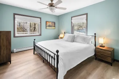 Vacation Home surrounded by natural beauty - 5 min. from pools and lake