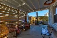 Cozy Beach Bungalow a Stone's Throw to the Beach!