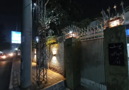 New Era Multan Guest House Отели рядом с достопримечательностью «Haram Gate»