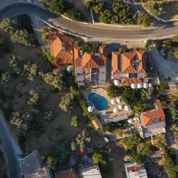 Pantheon Apartments & Studios