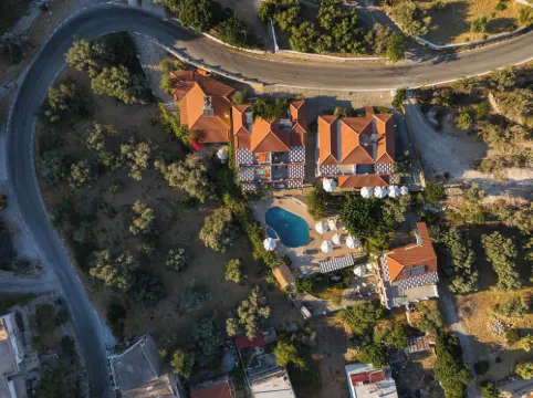 Pantheon Apartments & Studios