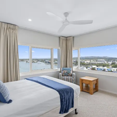 84 The Spit Holiday Apartments