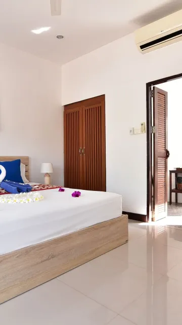 Comfort Room, 1 King Bed, Resort View