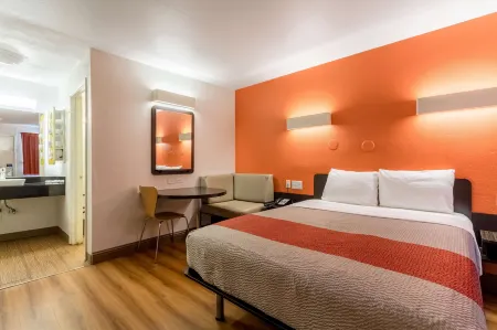 Motel 6 Garland, TX - Dallas Отели рядом с достопримечательностью «Herman Marshall Whiskey»