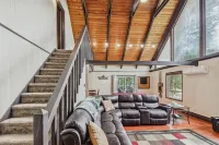 Poconos Chalet Newly Renovated, Great Location 4 Bedroom Home by RedAwning Hotels near Community Pool and playground