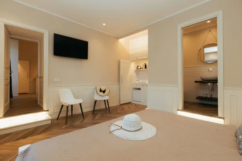 Cyrus&Janus Flats - de Vivo Realty