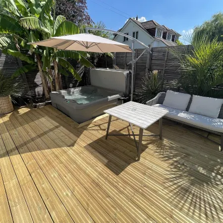 Relaxing Guest House with Jacuzzi & Boat Hire