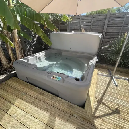 Relaxing Guest House with Jacuzzi & Boat Hire