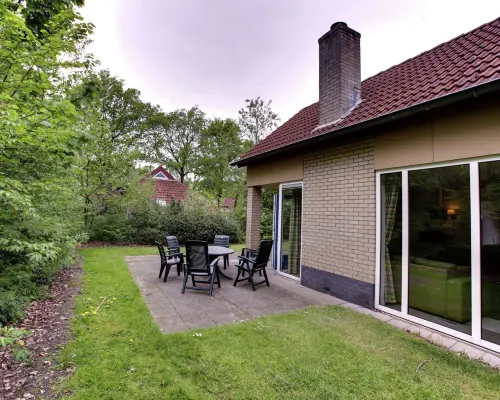 Cozy Holiday Home with Garden Near Zwolle Hoteles en Dalfsen