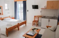 Blue Dolphin Studios and Apartment