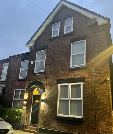 Home @ 2 Tancred Road Отели в г. Бутл