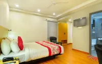The Red York Hotels near PEACEFUL LIBRARY(NOIDA EXTENSION,NEAR GAUR CITY, CROSSING REPUBLIC, SHAHBERI PULIA, EK MURTI))