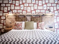 The Queen's Head Hotels near Hampton Wick