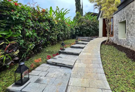 Villa 4-Br Klub Bunga No. 8 Batu Malang