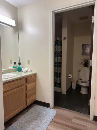 2 Bedroom Downtown Apt Walkable Safe Clean