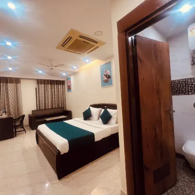 Hotel Lagoona and Banquet Hall Отели рядом с достопримечательностью «Северный Дели»