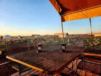 Raptor Ranch Hotels in Williams