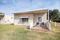 Belair Gardens Caravan Park - parking