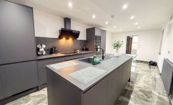 Santi House