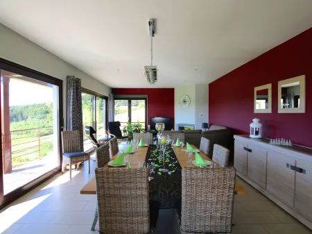 Classy Holiday Home in Martilly with Hot Tub Отели в г. Эрбёмон