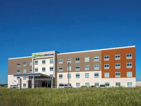 Holiday Inn Express & Suites WATERTOWN by IHG