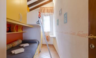 CA du Pescou Rapallo, Charming 2,Bedroom Apartment with Stunning Hill Views Overlooking the Greenery