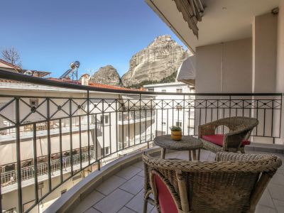 Grand Meteora Central Luxury Apartment