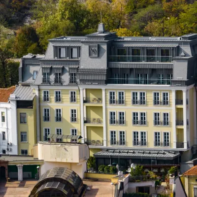 Vizualiza Residence Hotel by Hmg Djumaya Mosque周辺のホテル