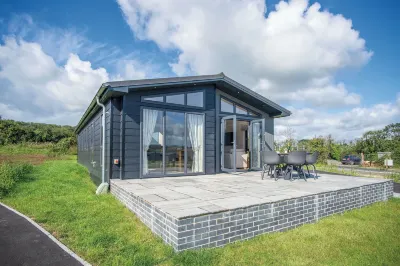 Swanlake Lodge - 3 Bedroom Holiday Home - Penally