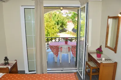 Holiday Apartments Yannis on Agios Gordios Beach in Corfu