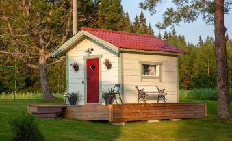 Guestrooms at Forest Family Home