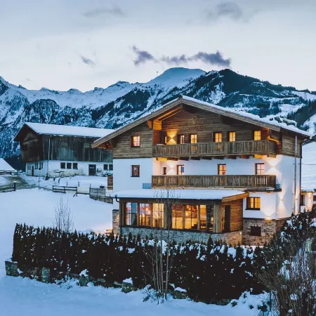 Serviced Luxury Chalet Evi, Ski-in Ski-Out