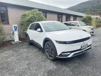 The Crossing Lodge and Backpackers - parking