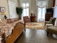 Historic McDonald Airbnb Hotels in 