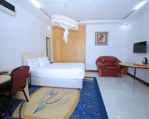 Frontiers Hotel & Lodges Ltd โรงแรมในเอนเทบเบ้