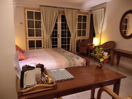 Hotel Deli River and Restaurant Omlandia Отели в г. Делисерданг