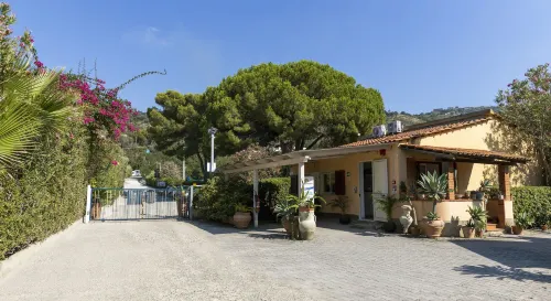 Il Calabriano Residence Hotels in Briatico