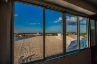 Golden City Rayong Hotel - Mountain view