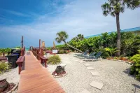Gulf side condo be on the beach in minutes!