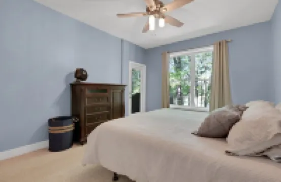 Beautiful 4 bedroom home on Lake Hartwell