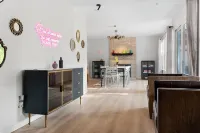 4BR ~Heated Pool+Jaccuzi+Sauna+PoolTable+Arcades+Karaoke Stage - near Domain