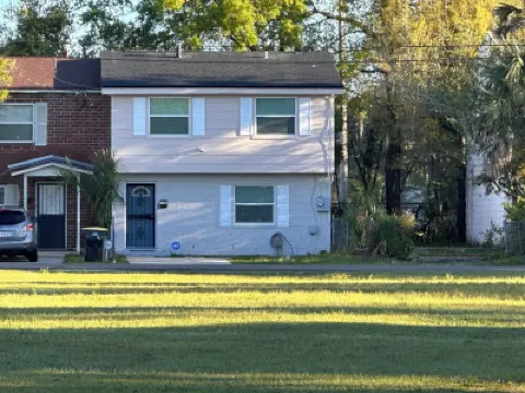 3BR/2.5BA Townhome Near Jags Stadium – Walk to the game! Hotels near S-Line Urban Greenway Boulevard St Trailhead