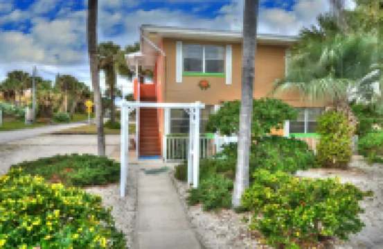 Pet-Friendly, Beach-Themed Tropical Manor 2 Bedrm Apts Across from Daytona Beach