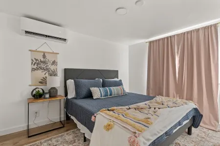 Trendy & Modern. Furry Friends welcome!