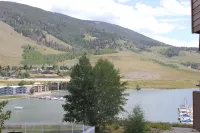 Breathtaking Lake Dillon Vista and Cozy Deck - Charming Mountain Retreat