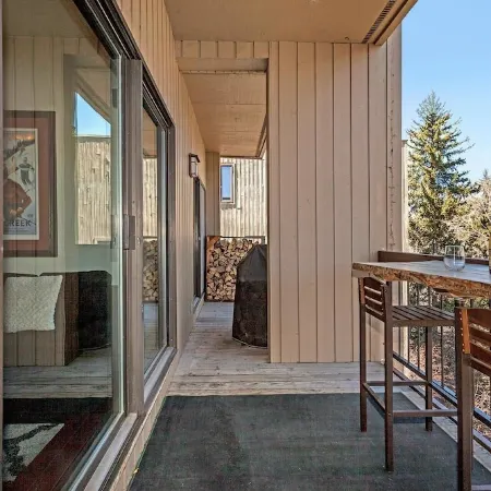 Riverfront 2BR2BA Condo. Sauna, Pool & Hot Tub. Minutes to Vail & Beaver Creek.